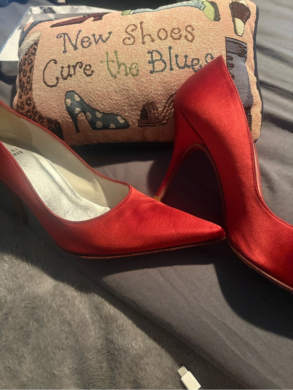 Stuart Weitzman rusty Red  silk Pointed-Toe Pumps. gorgeous! Retired Reverend ❤️